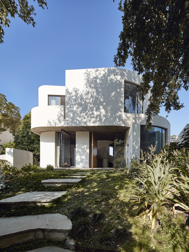 behind-the-boards-a-study-in-calming-composition-with-oak-tree-house-by-susi-leeton-architects-and-interiors-3